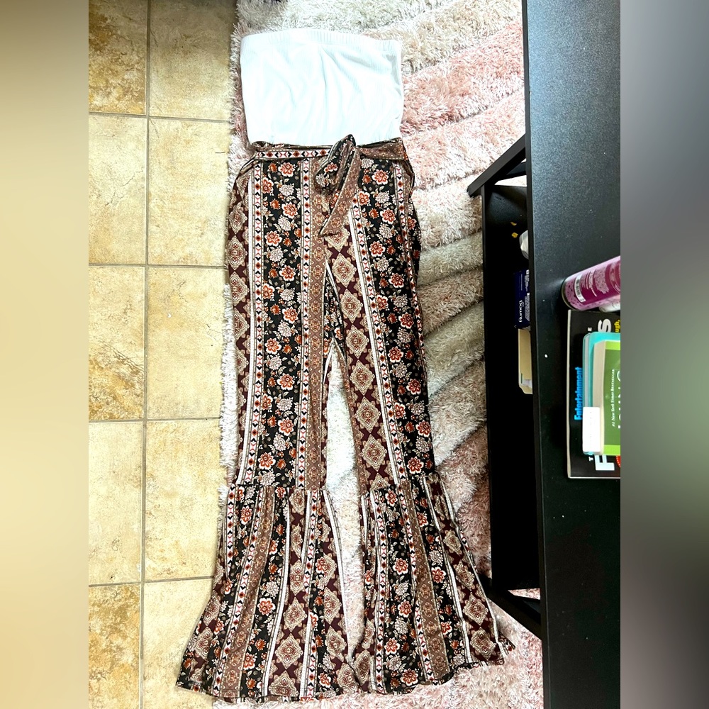 LIKE BRAND NEW🏷️ Womens Tube Top Flared Pants Patterned Jumpsuit - women’s M/L